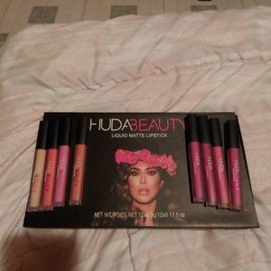 Liquid matte lipstick